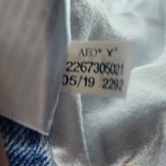 American Eagle High Rise Curvy Mom Jean in Light Repair Distressed - Picture 7 of 8